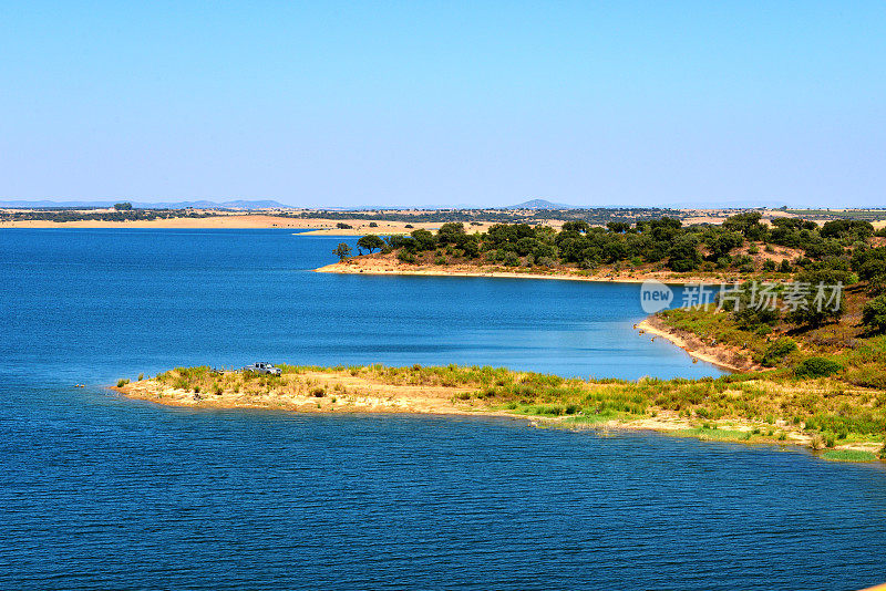 Alqueva水库及其复杂的海岸线，Xerez de Baixo, Reguengos de Monsaraz, Alentejo，葡萄牙